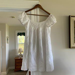 Vintage white mini babydoll dress with puff sleeves and flower embroidery